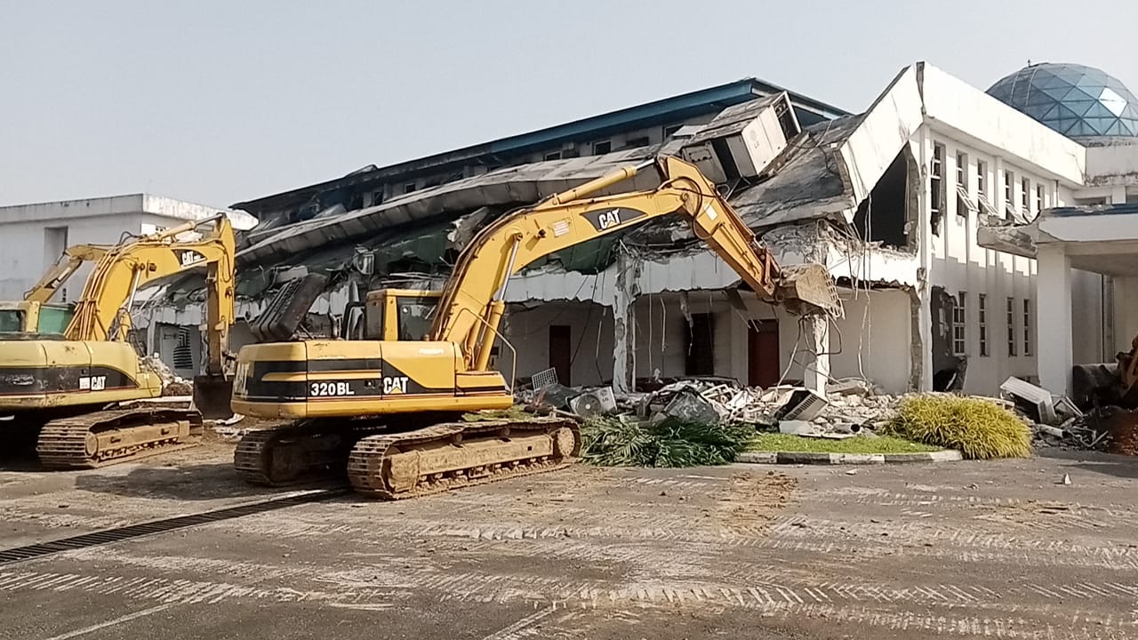 Political Crisis: Rivers H’Assembly Complex Demolished