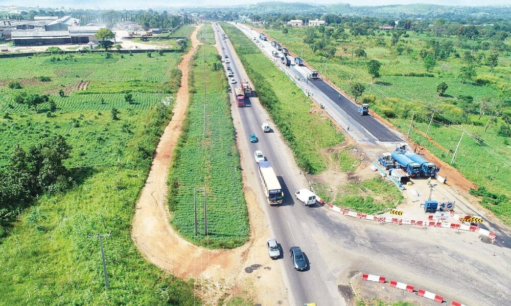 FG To Complete Abuja-Kaduna Expressway By Year End