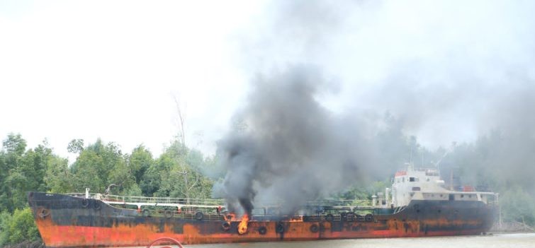 Retired Navy Admiral Asks Govt To Blow Up Vessels, Crew Involved In Crude Oil Theft