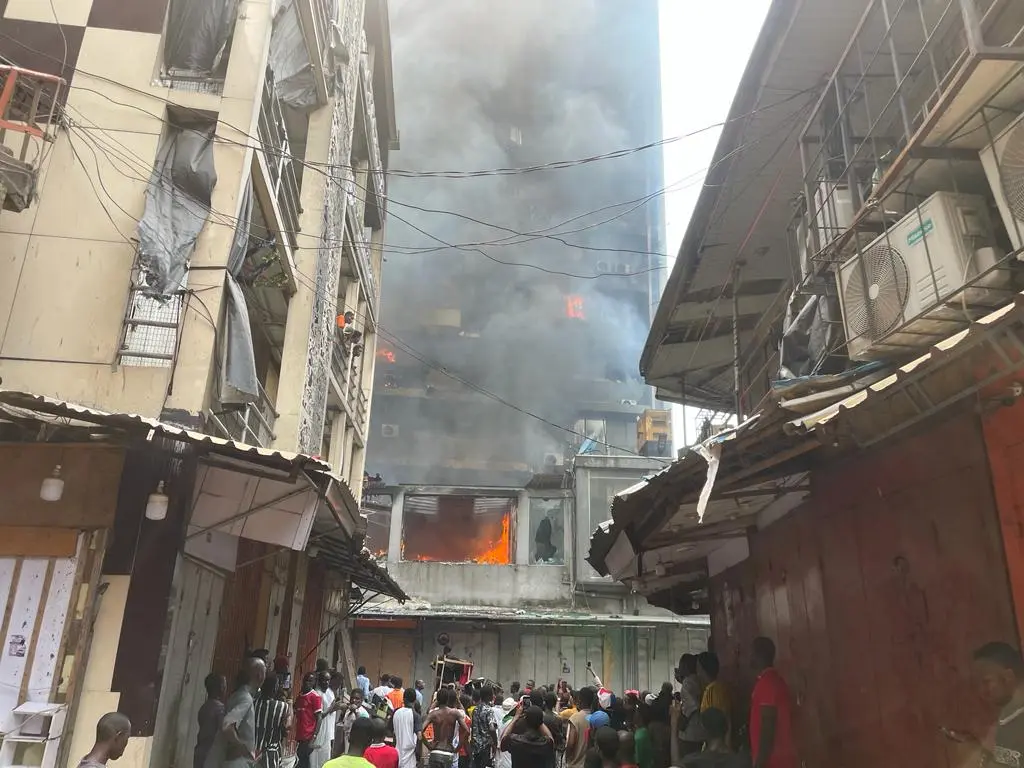 Fire Guts Mandilas Building On Lagos Island, Destroys Properties Worth Millions