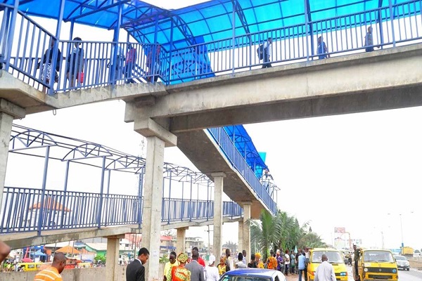 Lagos Decongest Pedestrian Bridges, Dislodges Miscreants, Beggars