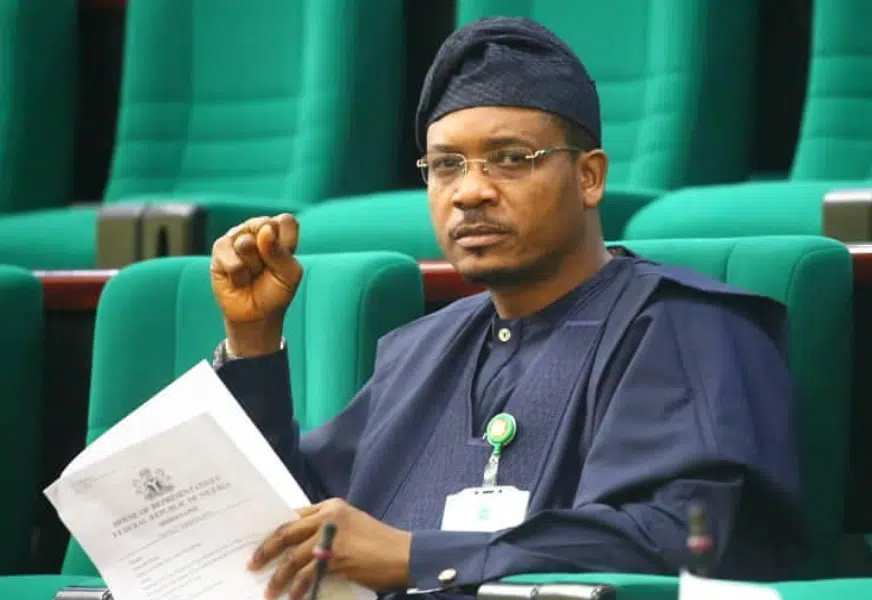 Shina Peller Leads Accord Party Defectors To Join PDP In Oyo