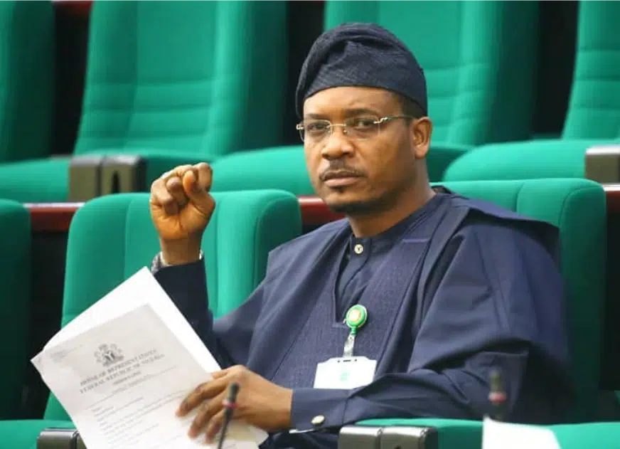 Shina Peller Leads Accord Party Defectors To Join PDP In Oyo