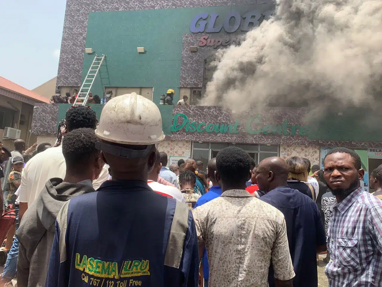 Globus: Fire Engulfs Lagos Supermarket, Woman Rescued