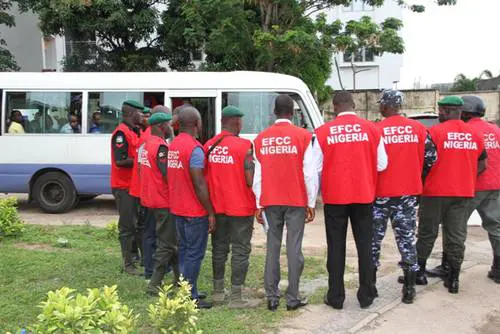 EFCC Uncovers New Scheme Threatening Growth Of The Naira, Freezes 300 Accounts