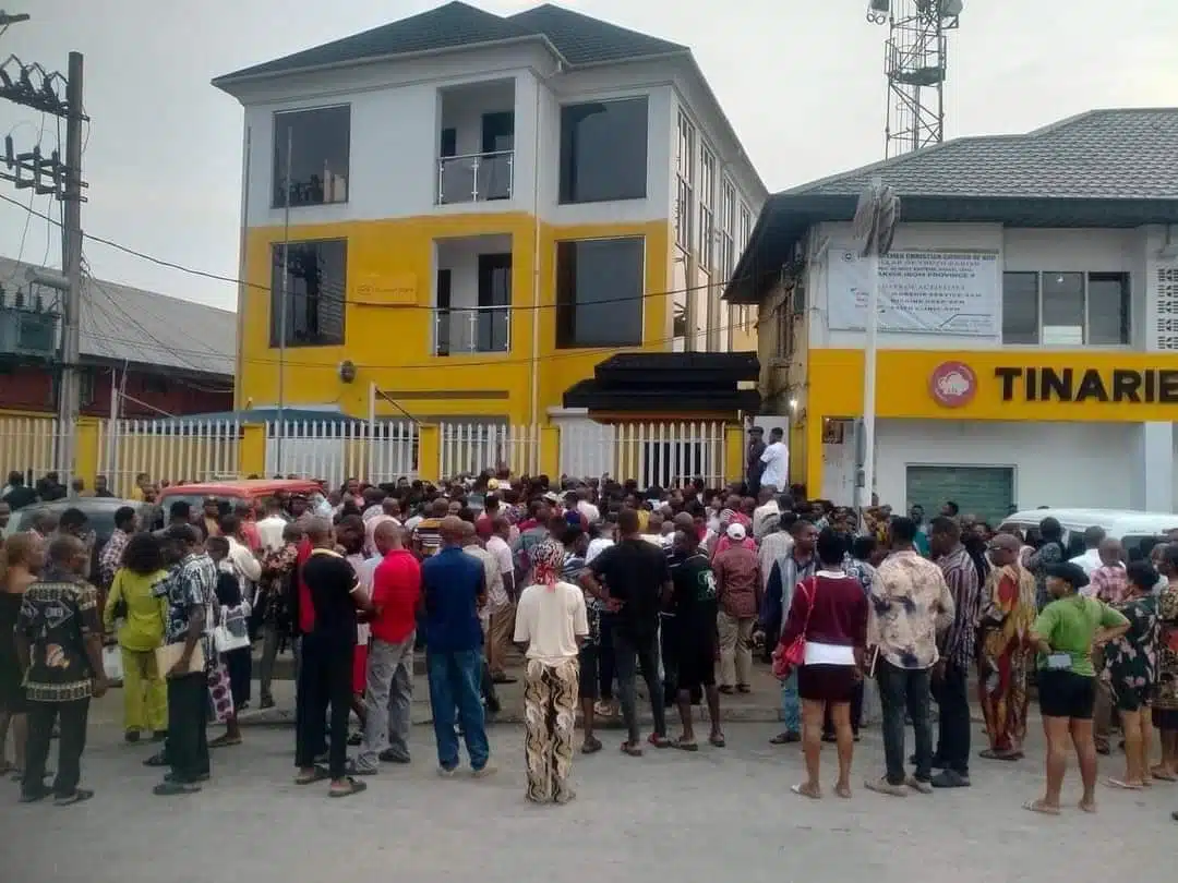 Mass Disconnection Of Phone Lines Triggers Large Crowds At MTN Nigeria Offices